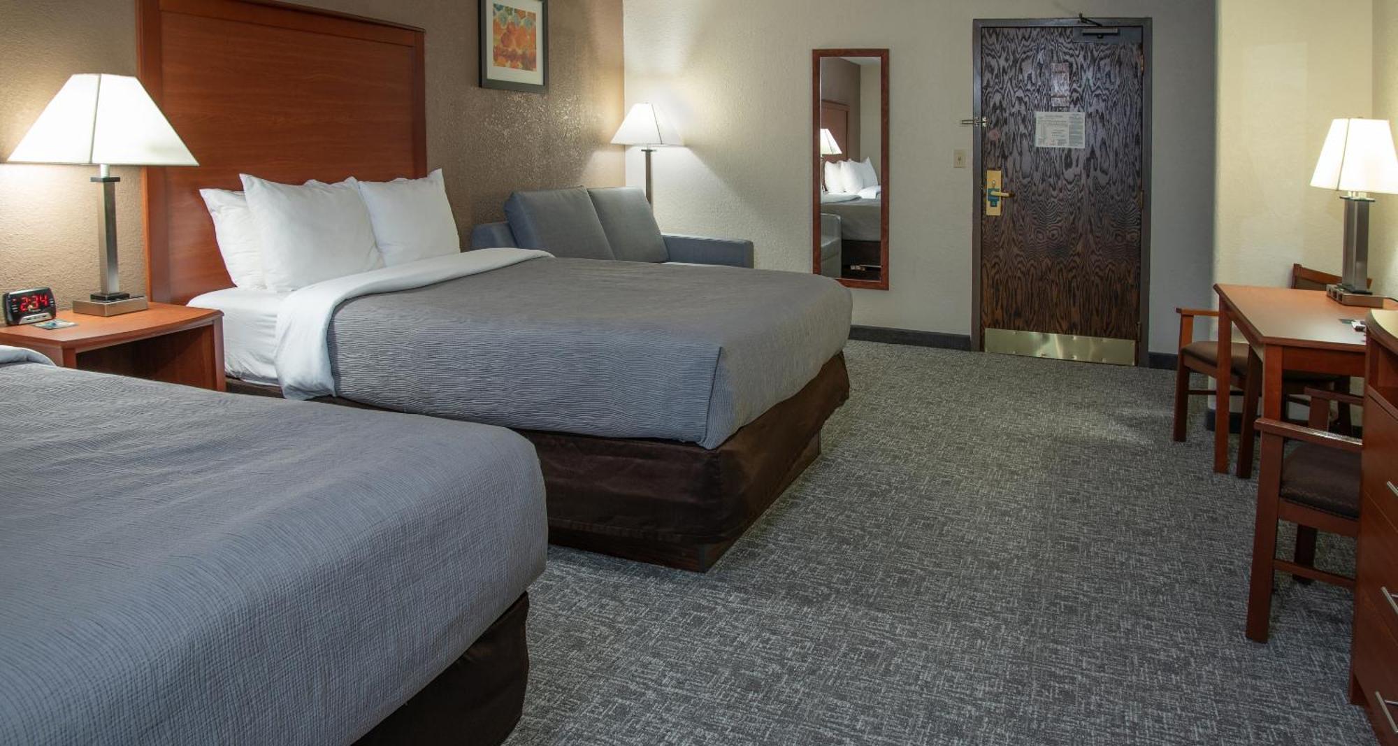 Quality Stadium Area Inn 2*